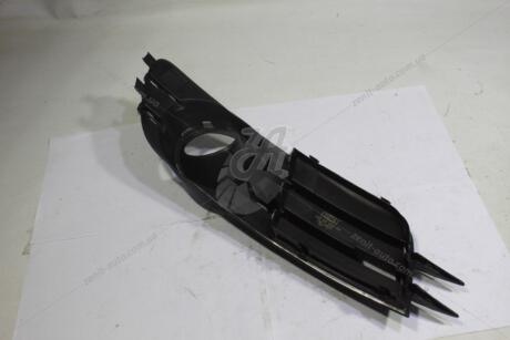 Решетка противотуманной фары правая с отверстием Audi A6 (04-08) DPA '88071895302