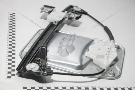 Склопідйомник передній правий без моторчика з рамкою Skoda Fabia (07-10,11-15),Fabia (09-14) DPA 88370722202
