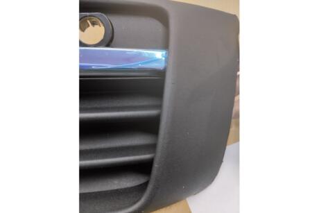 _уценка_Царапина_Решетка переднего бампера правая VW T6 (15-) (88531817202) DPA '88531817202UCENKA