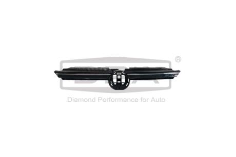 Решітка радіатора без емблеми з декоративною планкою хром VW Golf (20-) DPA 88531831502
