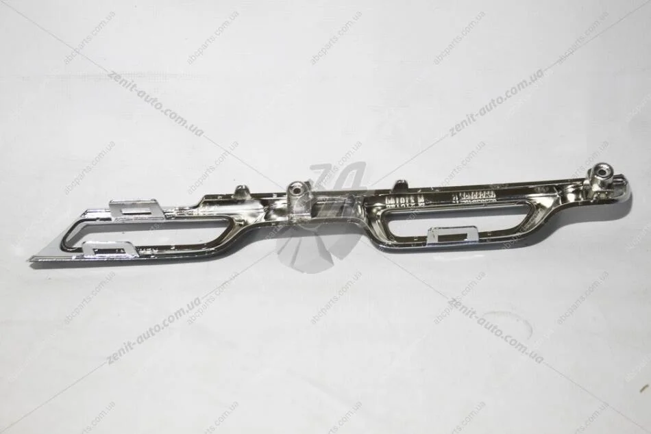 Накладка решітки передній права верхня Renault Duster EXXEL B030.81683 (фото 1)