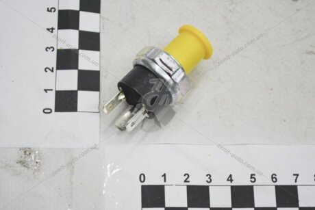 Датчик тиску масла Нексія (3-х конт) GM 25036834