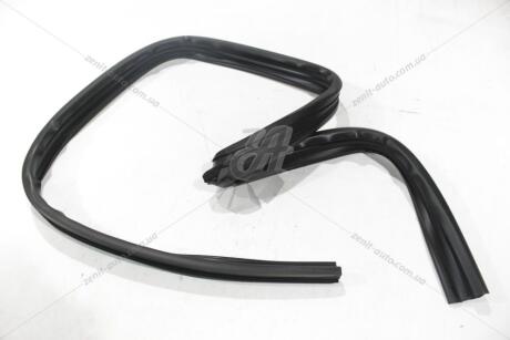 Ущільнювач скла двері Авео Т200/250/255 перед прав GM 95980734