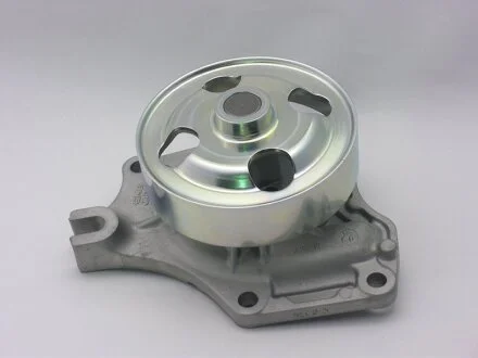 Насос водяний Mazda 2 03-15/ 3 08-/14-/ MPV 99-06/ Tribute 00-08 (GWMZ57A) GMB 'GWMZ57A