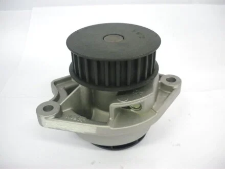 Насос водяний VW Bora 1.6 20-05/ Golf 1.6 20-06/ Polo 1.0/1.4 99-01/ Caddi 1.4 00-04 (GWVW13A) GMB 'GWVW13A