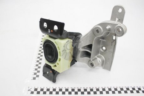 Опора ДВС правая Renault Duster 2010- HUTCHINSON 586789