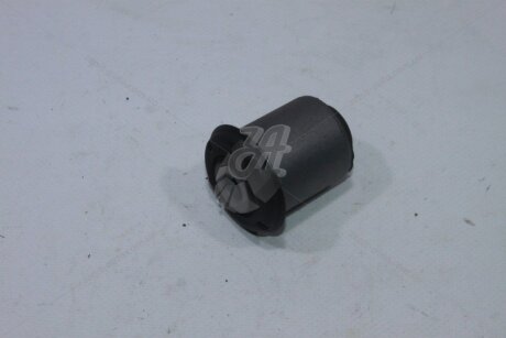 Сайлентблок важеля перед Kia Carens iii 2.0 (06-) MANDO 'DCC010695