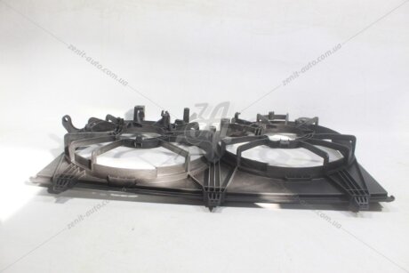 Дифузор вентилятора охолодження Outlander III (2012) 2,4i CVT MITSUBISHI '1355A258