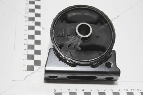 Опора двигуна центр MITSUBISHI MN101386