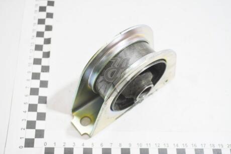 Опора двигуна центр MITSUBISHI MR554244