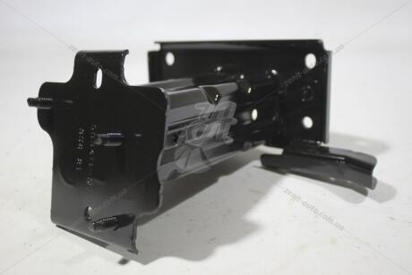 Кронштейн переднього бампера (62210-4CL1A) NISSAN 622104CL1A
