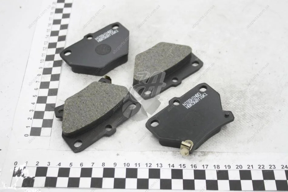 Колодки тормозные дисковые задние Toyota Yaris, Corolla 1.3, 1.4, 1.5, 1.6 (01-05) NISSHINBO NP1032 (фото 1)