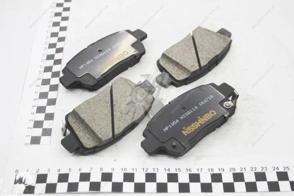 Колодки тормозные дисковые передние Toyota Corolla 1.5, 1.8 (02-07),Yaris 1.0, 1.3, 1.5, 1.8 (99-05) NISSHINBO NP1054 (фото 1)