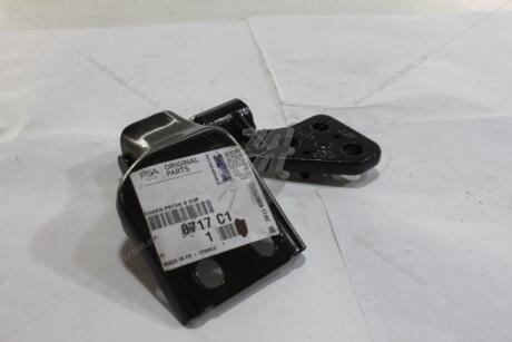 Петля двері задньої правої (нижня) Citroen Berlingo/Peugeot Partner Citroen/Peugeot Peugeot/Citroen '8717C1