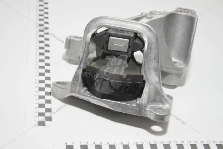 Опора двигуна права 1,6 16V Renault Fluence, Megane III 2008- (Renault) Renault RENAULT 112100014R