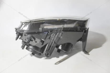 Фара передняя левая Duster Renault RENAULT 260608209R