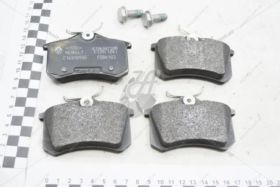 Колодки тормозные дисковые задн Renault RENAULT 440605713R (фото 1)