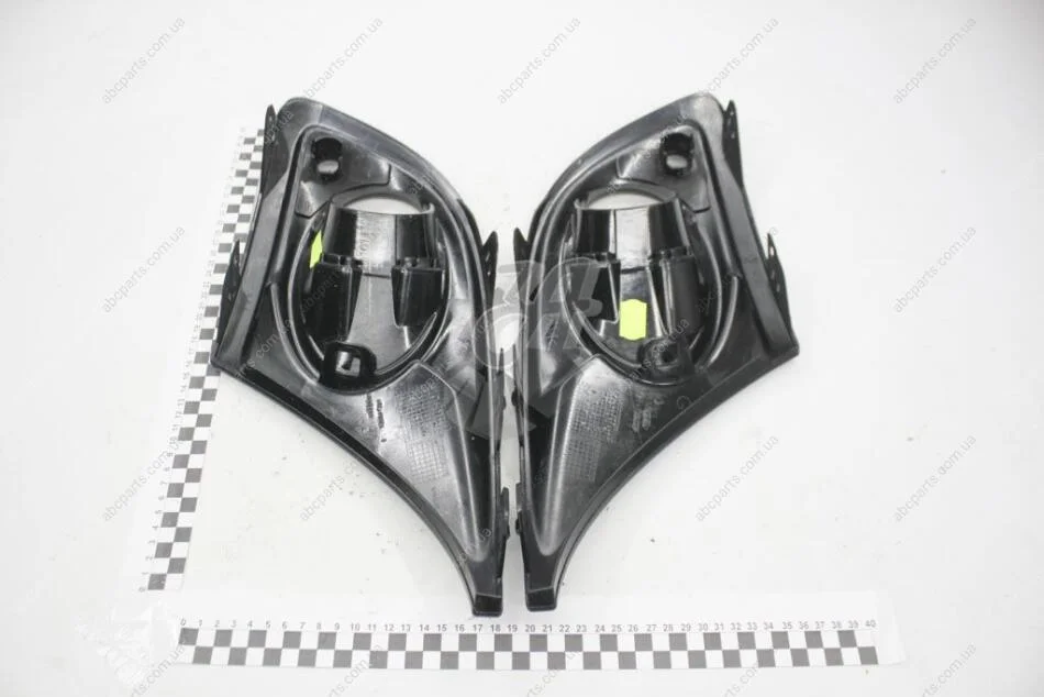Накладка протитуманних фар переднього бампера (2шт) Renault Megane III 12- (Renault) Renault RENAULT 620720985R (фото 1)