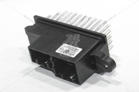Дефлектор радиатора Duster (10-) RENAULT '628172734R