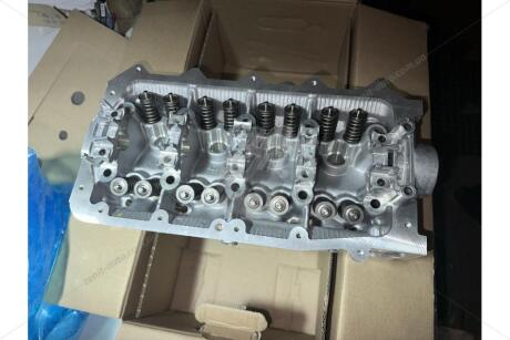 Головка блока цилиндров (в компл с клапанами) 1,2 16V D4F Clio III, Logan II RENAULT '7701478273