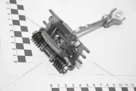 Ограничитель двери передней правой Renault Megane III, Scenic III (09-) Renault RENAULT 804308139R