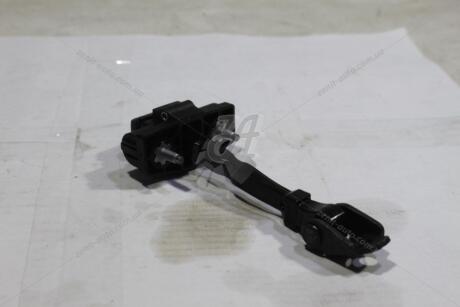 Ограничитель двери Clio IV (12-) RENAULT '804309860R