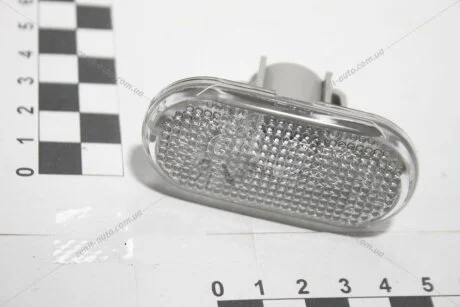 Повторитель поворота белый Renault Logan (04-), Sandero (08-), Duster (10-) Renault RENAULT 8200257684