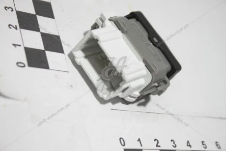 Кнопка центрального замка Renault Logan (07-) Renault RENAULT 8200325065