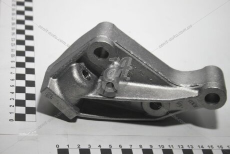 Кронштейн крепления подушки 2,0 dci Trafic II, Vivaro A 2006- RENAULT 8200404274