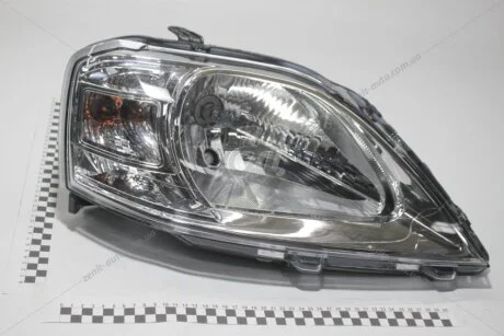 Фара правая Renault Logan I (09-12) Renault RENAULT 8200744754