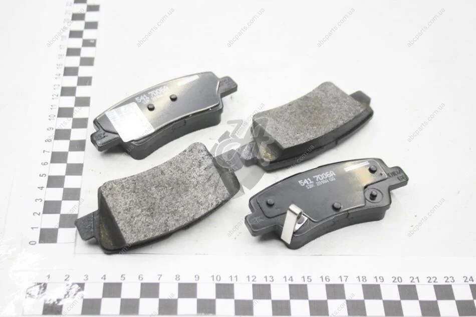 Колодки гальмівні заднi Tivoli 2WD SsangYong SSANGYONG 48413350B0 (фото 1)