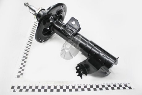 Амортизатор підвіски передній правий Toyota Camry (11-) Tokico B3339