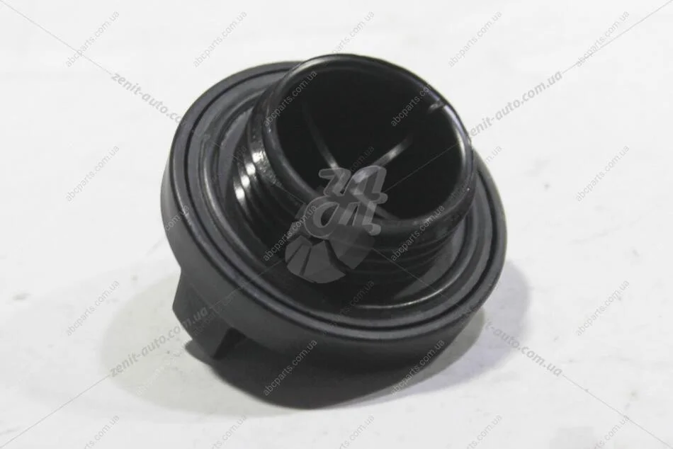 Кришка маслозаливної горловини ДВЗ Rav4 (12-, 18-), LC200 (08-) (12180-38010) TOYOTA '1218038010 (фото 1)