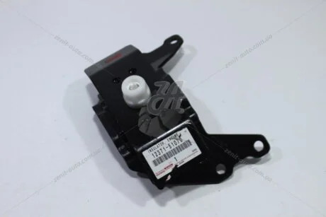 Опора АКПП нижня LC200 (17-) 4,5d Toyota TOYOTA '1237151070