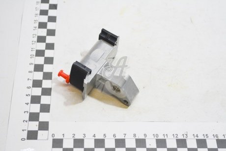 Натяжитель цепи ГРМ TOYOTA 1356031010
