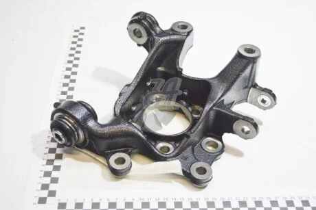 Кулак поворотний задній правий (42304-42020) TOYOTA '42304-42020