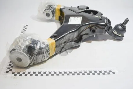 Важіль підвіски передн нижн лів LC200 (08-) (48069-60030) TOYOTA 4806960030