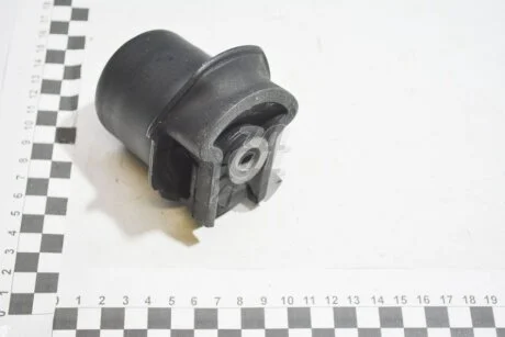 Сайлентблок важеля (48725-52020) TOYOTA 4872552020