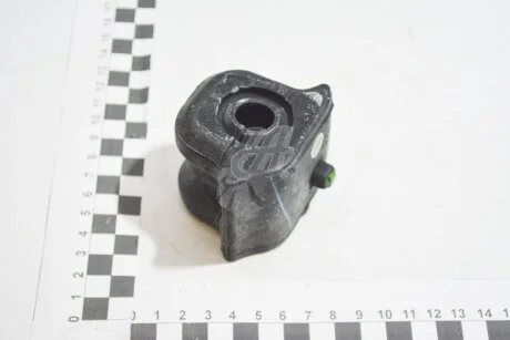 Втулка стабілізатора прав (48815-12390) TOYOTA 4881512390