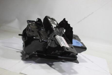 Кронштейн бампера (57013-33010) TOYOTA '57013-33010
