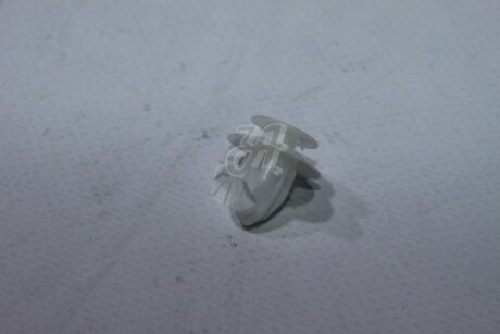 Кліпса накладки колісної арки Rav4 (17-) 2,0i CVT TOYOTA '7586768010