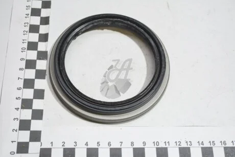 Сальник внутреннний ступицы передн LC200 (08-) (90316-83001) TOYOTA 9031683001
