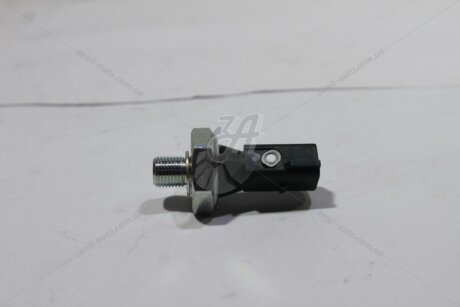 Датчик давления масла 0,3-0,6 Бар VW Jetta III IV 1,4TSI CAXA VAG '03C919081