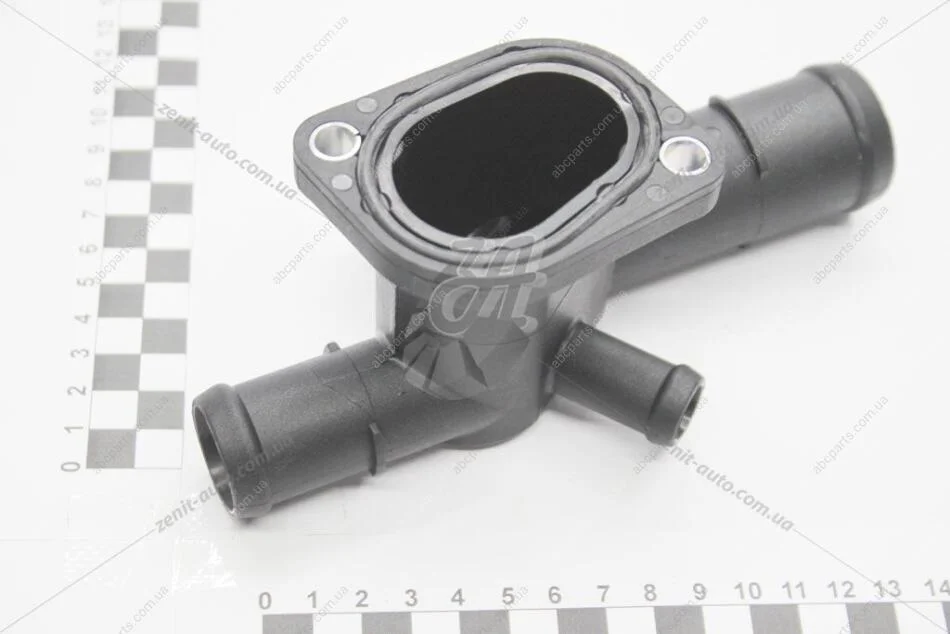 Фланец сист. ОЖ VW Golf (04-14), Jetta (06-)/Audi A3 (-08)/Skoda Octavia (-13)/Seat Ibiza 1.6, 2.0 (09-15) VAG 06A121132R (фото 1)