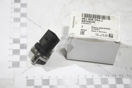 Датчик тиску палива у рампі Octavia (13-) 1.4TSI (CZDA) VAG 06J906054J