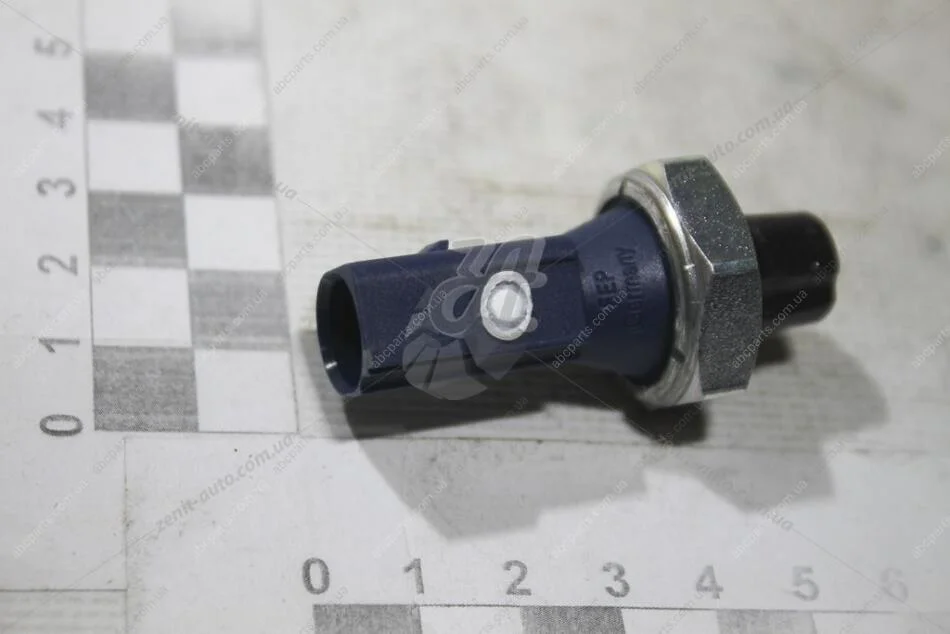 Датчик давления масла 2.15-2.95bar VW Golf (12-), Passat, Polo, Tiguan/Skoda Octavia, Superb 1.8, 2.0 (15-) VAG 06K919081 (фото 1)