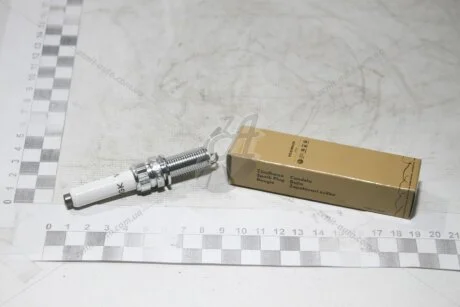 Свеча зажигания VW Touareg (18-21)/Audi A4-A8 (16-21) VAG 06M905606F