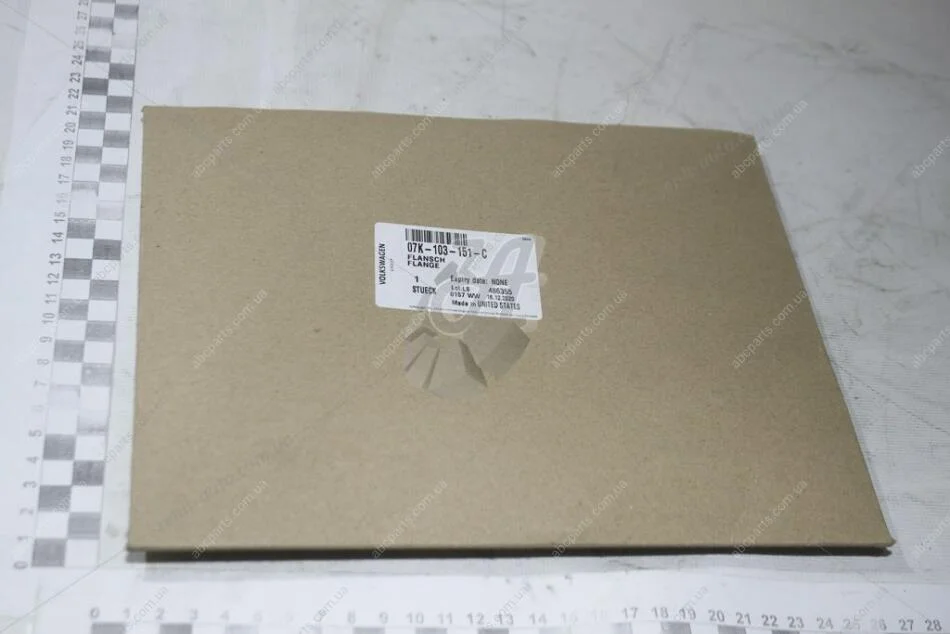 Кришка ДВЗ передня з сальником VW Passat 2,5 (13-) VAG 07K103151C (фото 1)