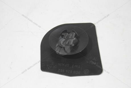 Заглушка защиты днища правая Passat (-15) VAG 3C0825962