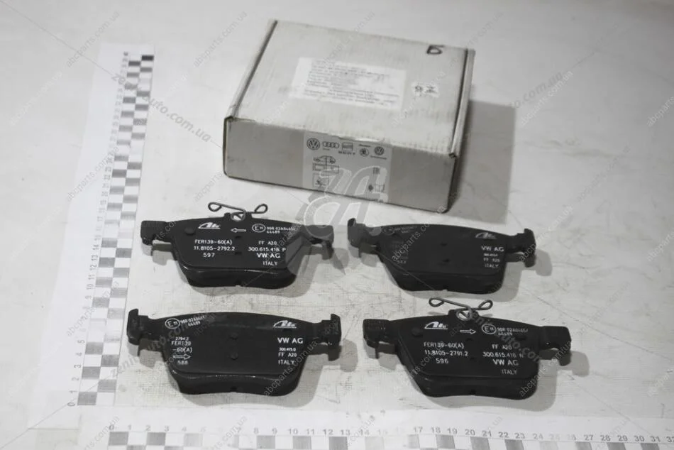 Колодки тормозные задн (компл) VW Arteon (17-21), Passat (15-21) Tiguan (16-21)/ Audi Q3 (19-21)/Skoda Superb (15-21) VAG 3Q0698451F (фото 1)